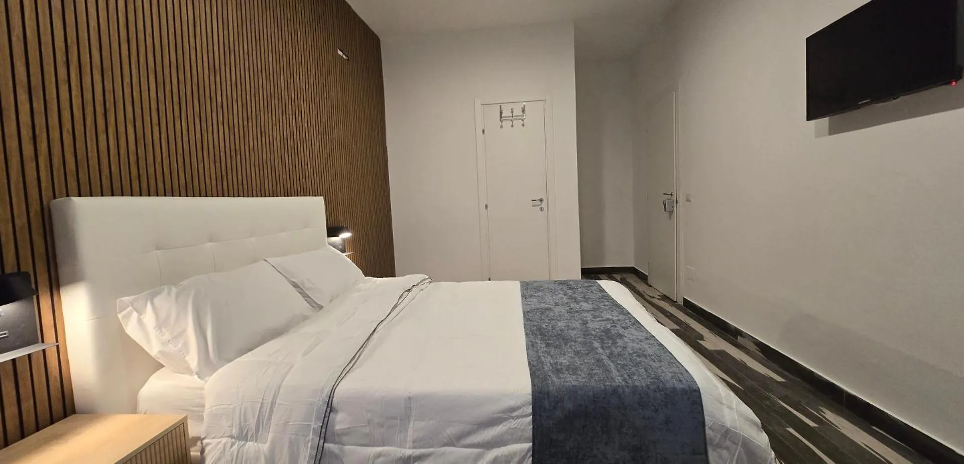 Casa de hóspedes Napoli Central Stay Rooms